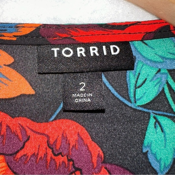 Torrid Georgette Pintuck Black, Red, Green Floral Long Sleeve Blouse Torrid 2 - Picture 6 of 10